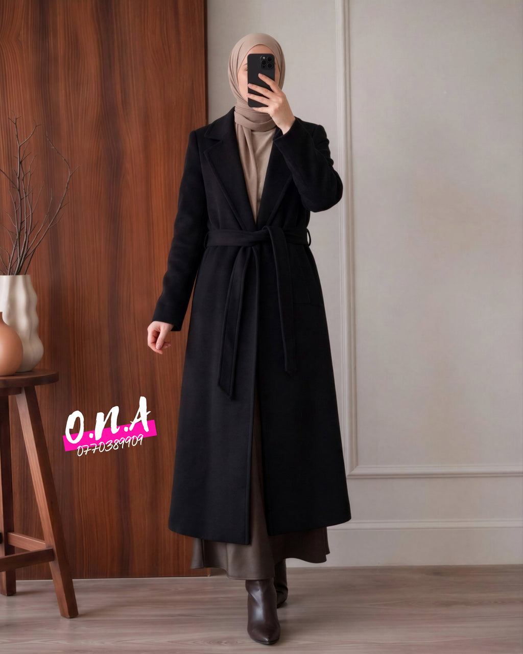 Manteau Héritage ONA noir fermé avec sa ceinture