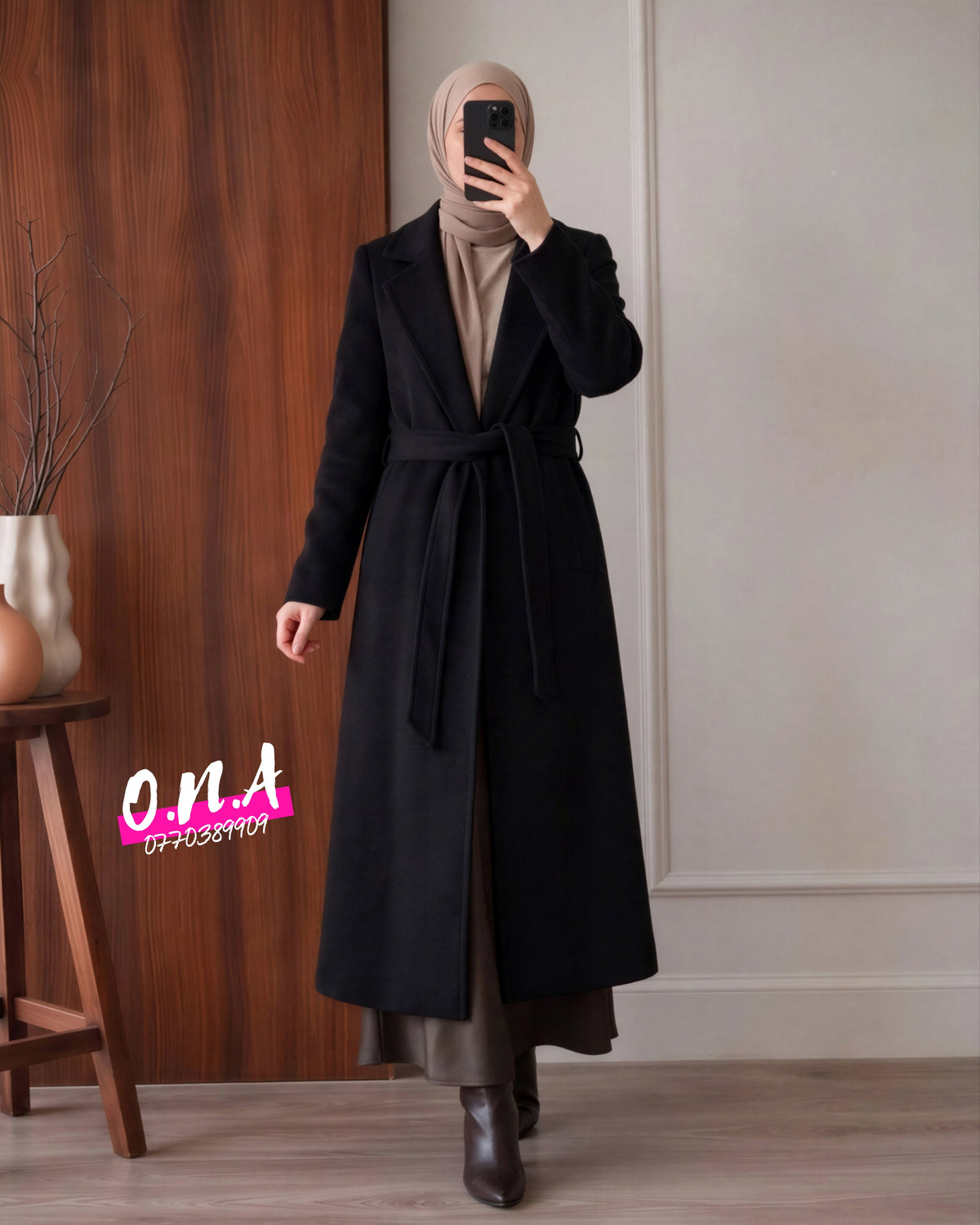 Manteau Héritage ONA noir fermé avec sa ceinture
